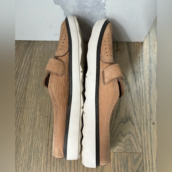 Merrell Around Town Slip On Air Loafer - tan, size 5.5 - Picture 6 of 7